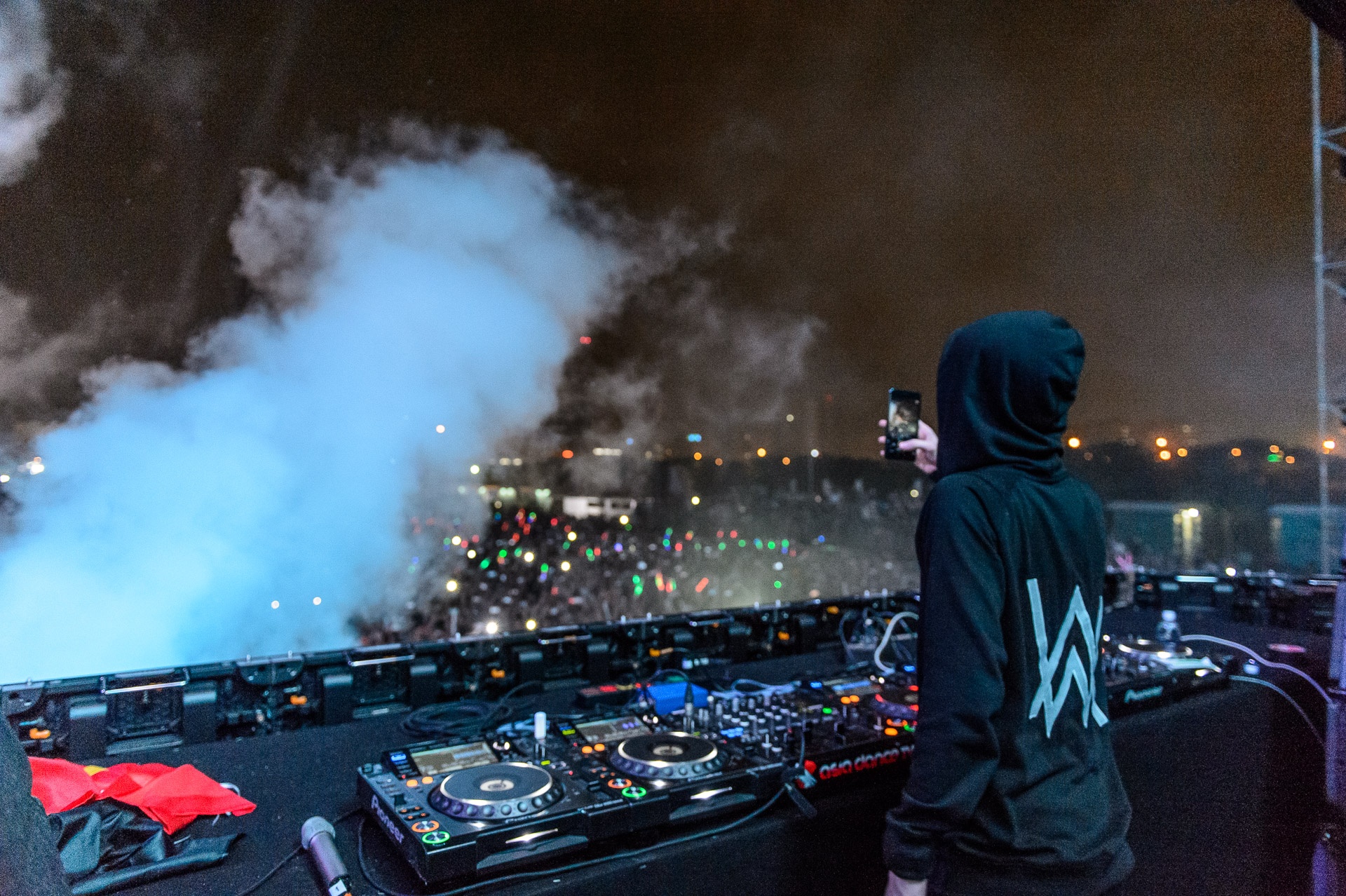 Alan Walker trinh dien tai TP.HCM anh 3