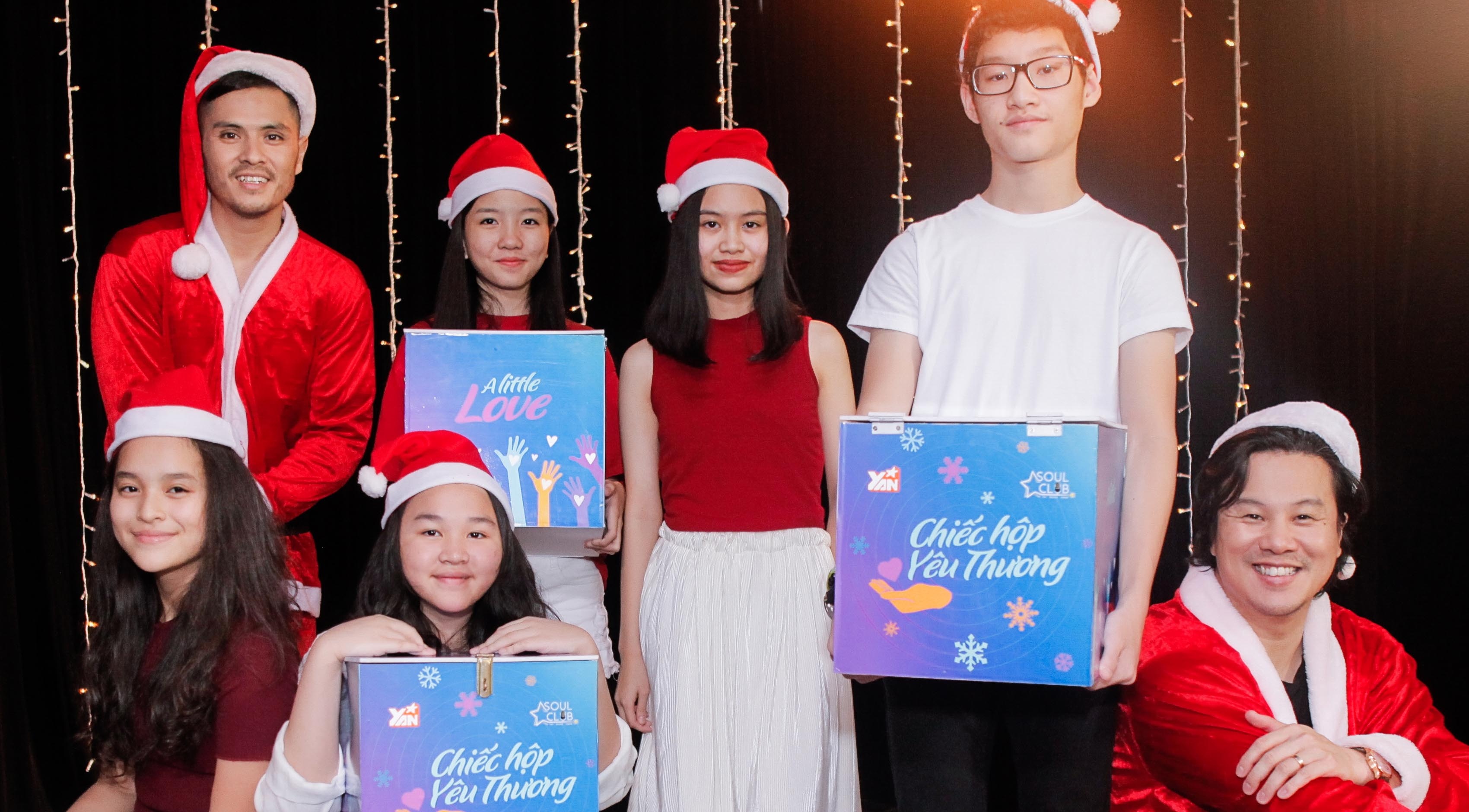 Thanh Bui cung hoc tro lan toa tinh yeu dip Giang sinh hinh anh