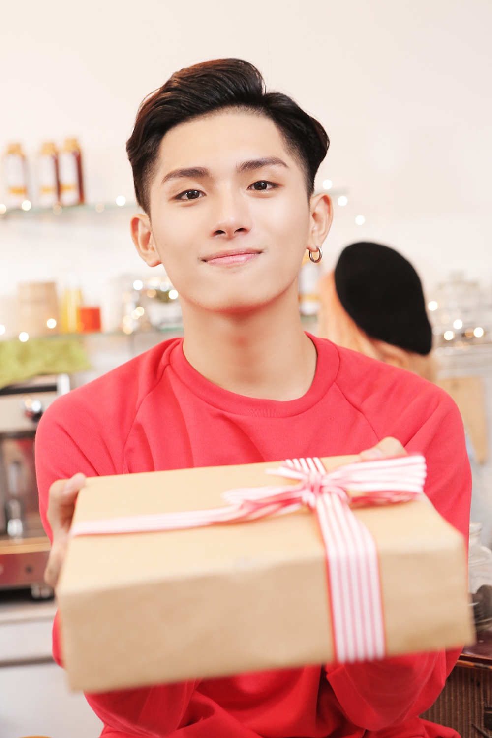 Doan The Lan ket hop voi Monstar va Suni Ha Linh trong MV moi anh 2