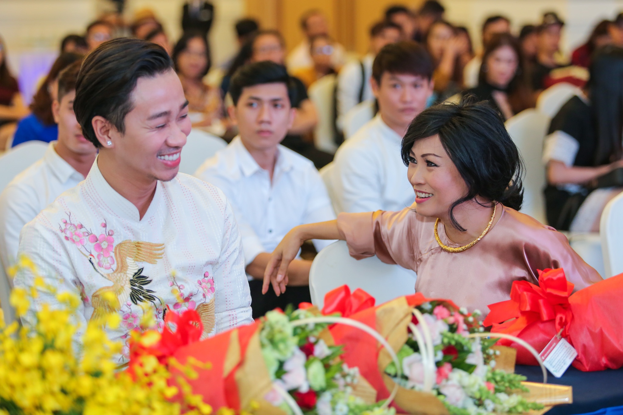 Ra mắt đoàn lam phim Lô tô ảnh 3 Ra mat doan lam phim Lo to anh 3