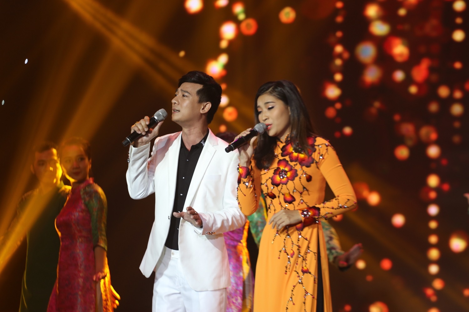 Ho Viet Trung tiet lo bi thoai hoa cot song trong tap 4 Cap doi vang anh 7