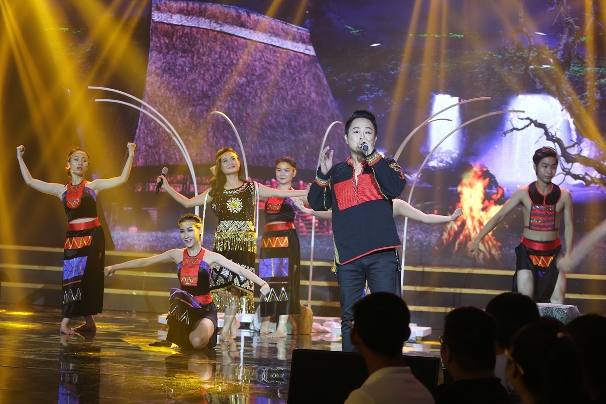 Ho Viet Trung tiet lo bi thoai hoa cot song trong tap 4 Cap doi vang anh 9