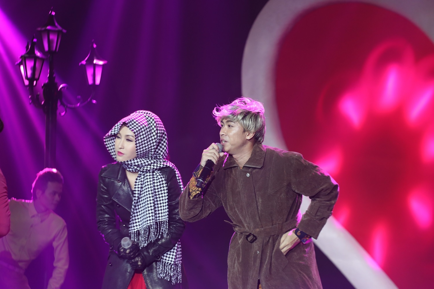 Ho Viet Trung tiet lo bi thoai hoa cot song trong tap 4 Cap doi vang anh 4