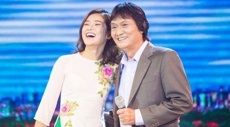 NSUT Quang Ly ket hop ca si 9X trong lan cuoi tren san khau hinh anh