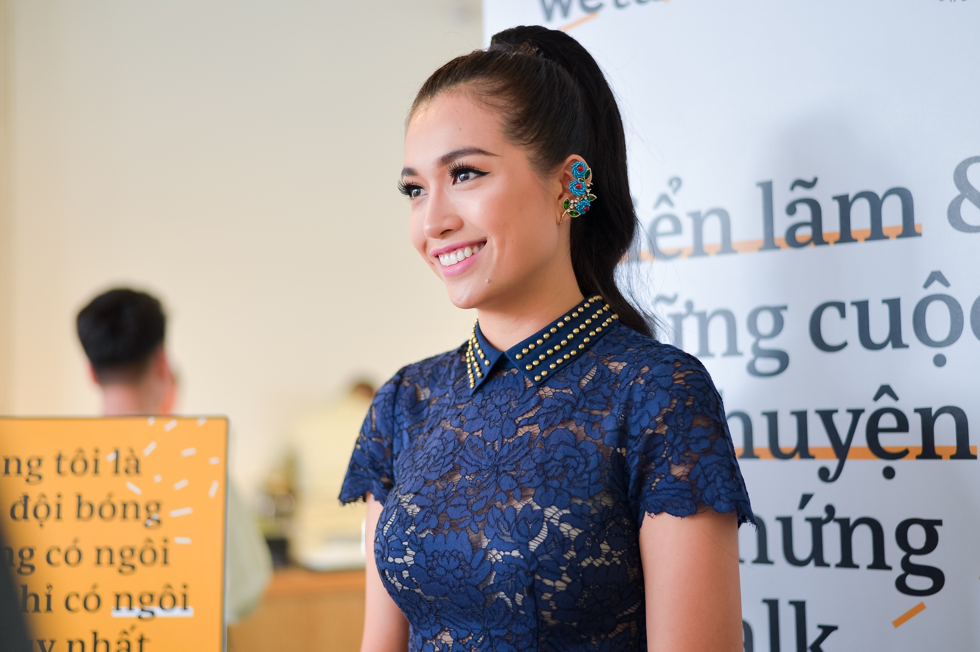 Dan sao Viet di hop bao anh 9