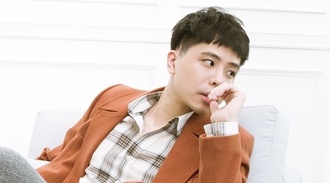 Trinh Thang Binh tung ca khuc khien bi loai o Sing My Song hinh anh