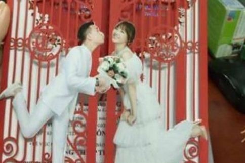 Thiep cuoi khac la cua Tran Thanh va Hari Won hinh anh