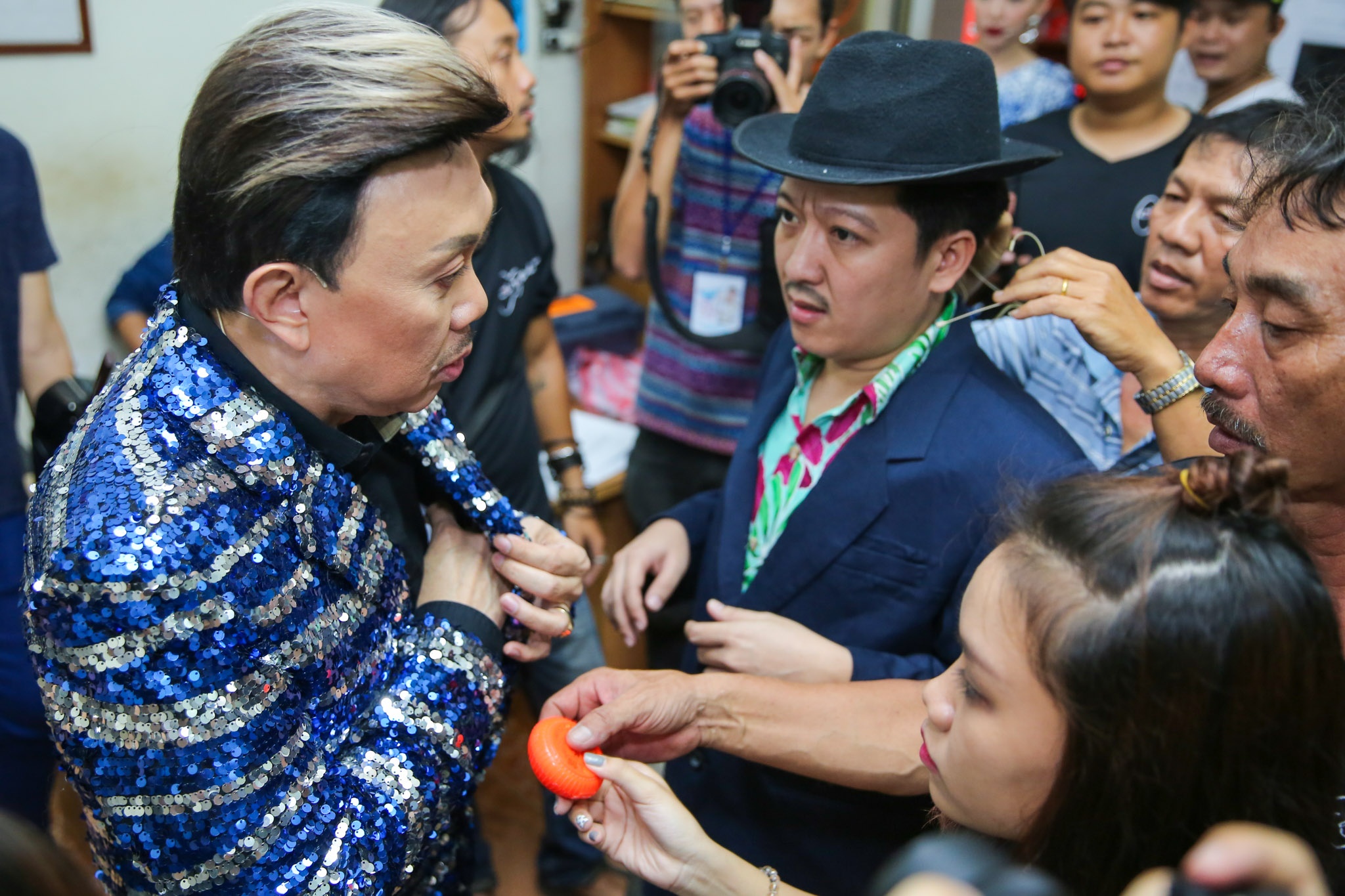 Tran Thanh chay show cho Chi Tai sat ngay cuoi anh 8