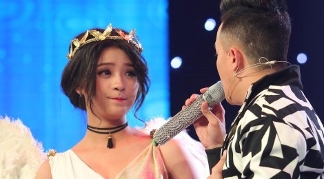 Cao Thai Son guc nga truoc giong hat tham hoa cua my nhan hinh anh