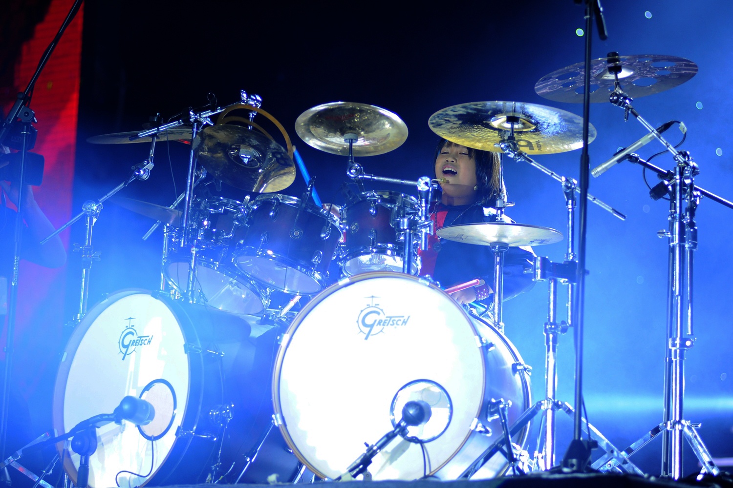 Evan Le trinh dien Diem xua o pho di bo Nguyen Hue anh 8