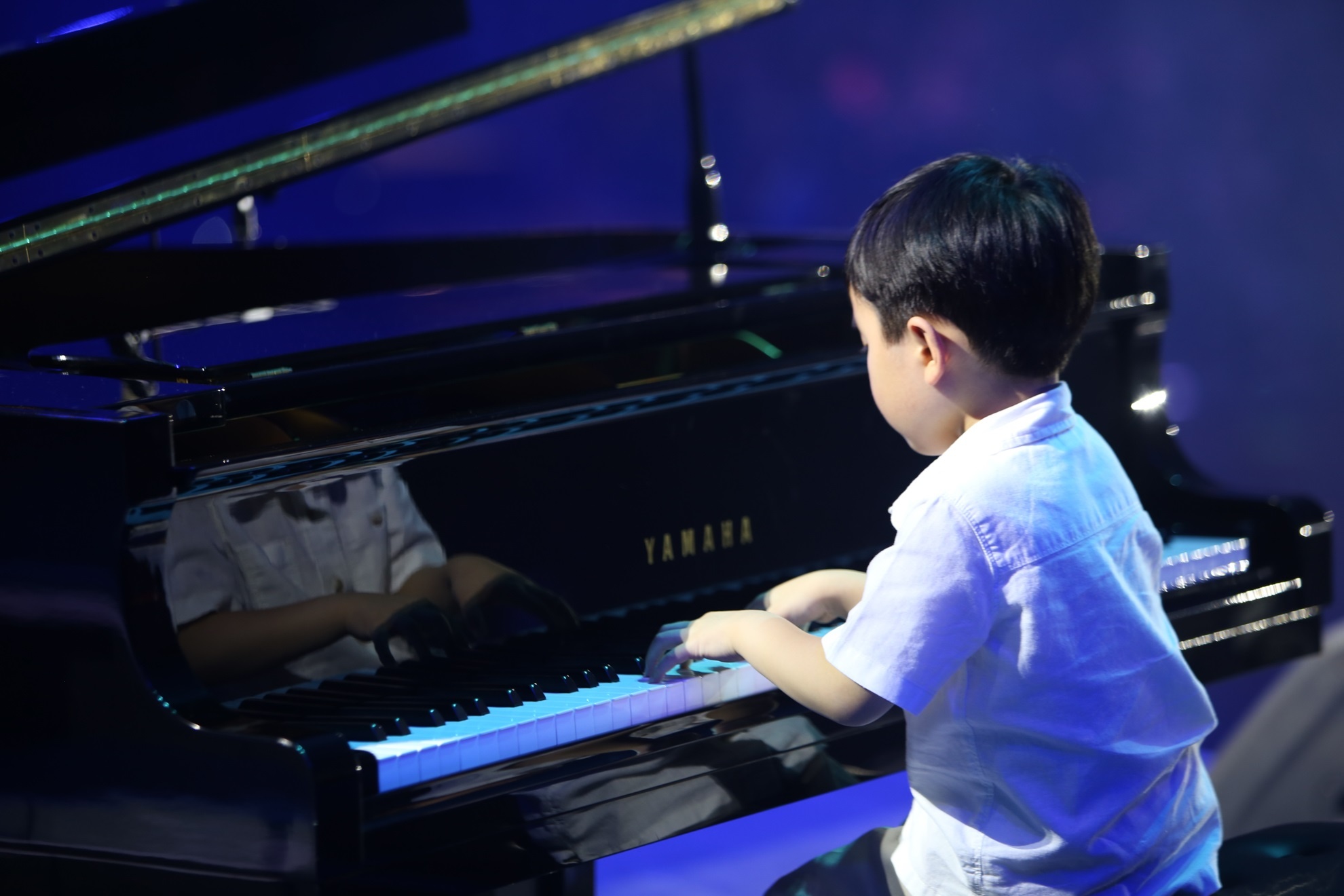 Evan Le trinh dien Diem xua o pho di bo Nguyen Hue anh 6