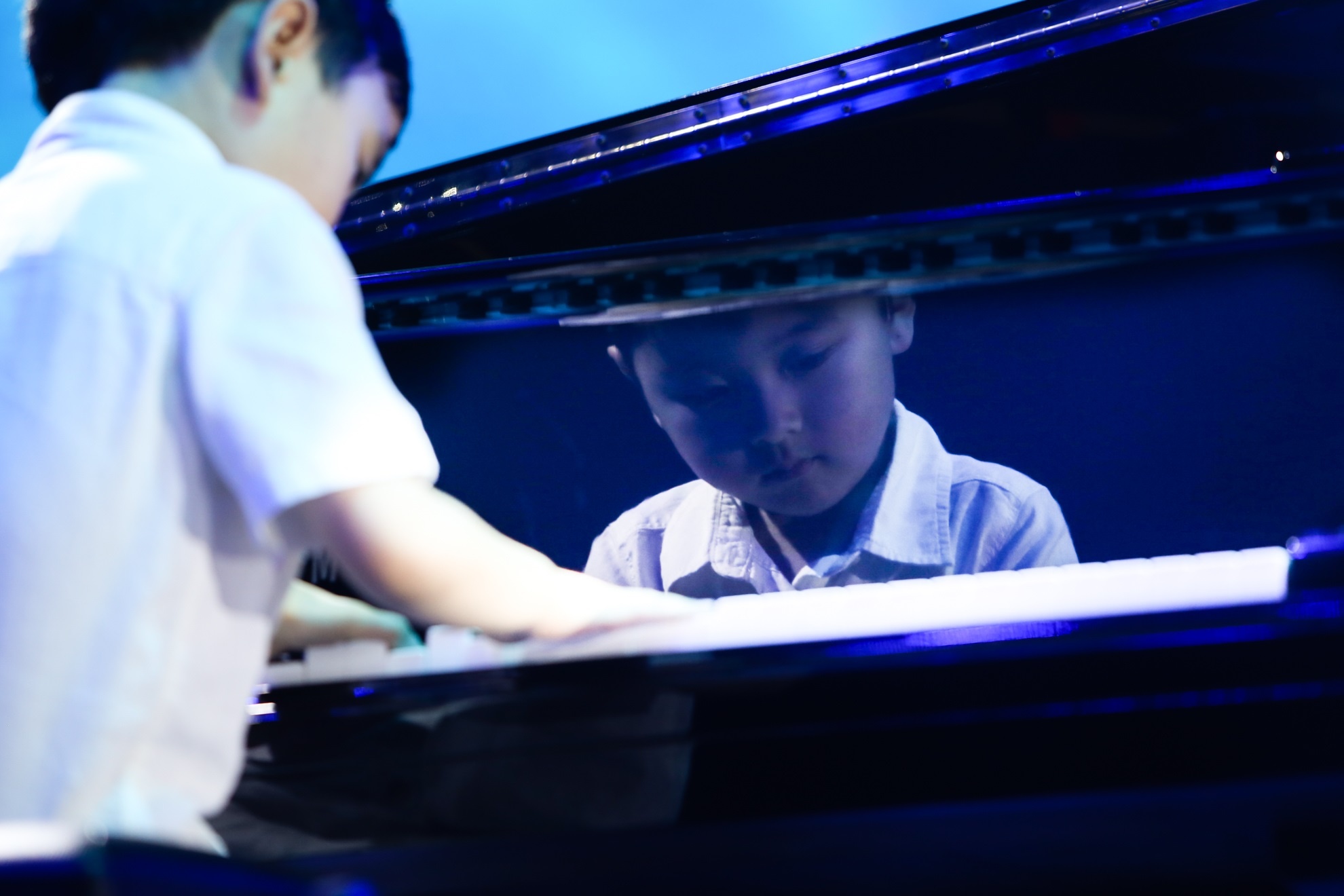 Evan Le trinh dien Diem xua o pho di bo Nguyen Hue anh 5