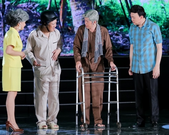 Vo Chi Tai ve nuoc tham gia live show cua chong anh 10