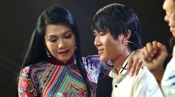 Ngoc Huyen bat khoc nuc no tren ghe nong vi thuong thi sinh hinh anh