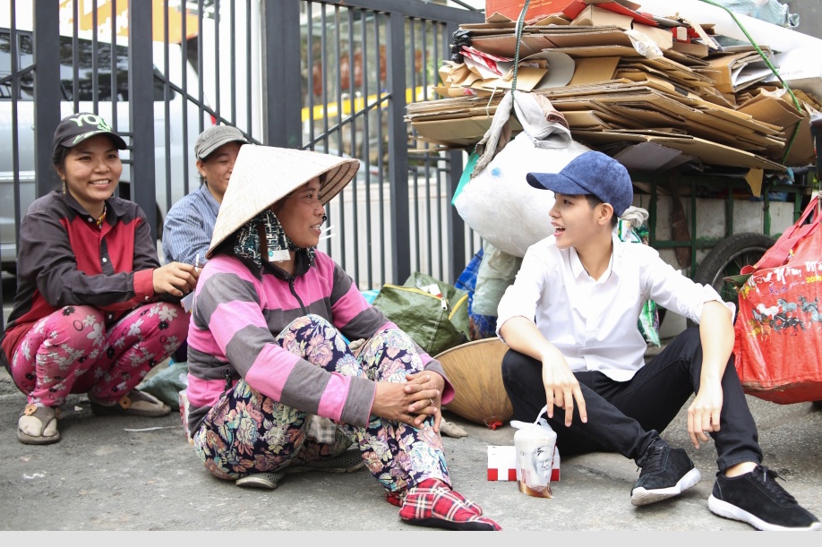 Vu Cat Tuong gian di di phat qua cho nguoi ngheo anh 8