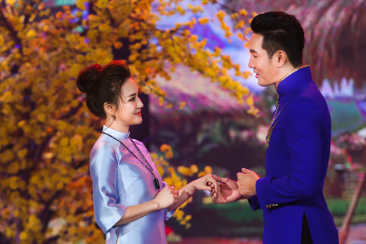 Ky Duyen lan dau tham gia Gala nhac Viet anh 7