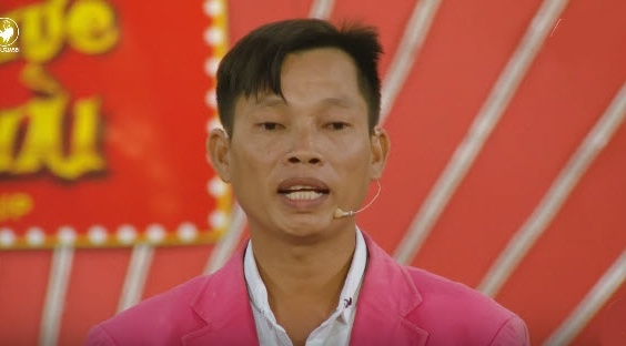 Tran Thanh tang thi sinh 10 trieu dong de chua benh cho vo hinh anh