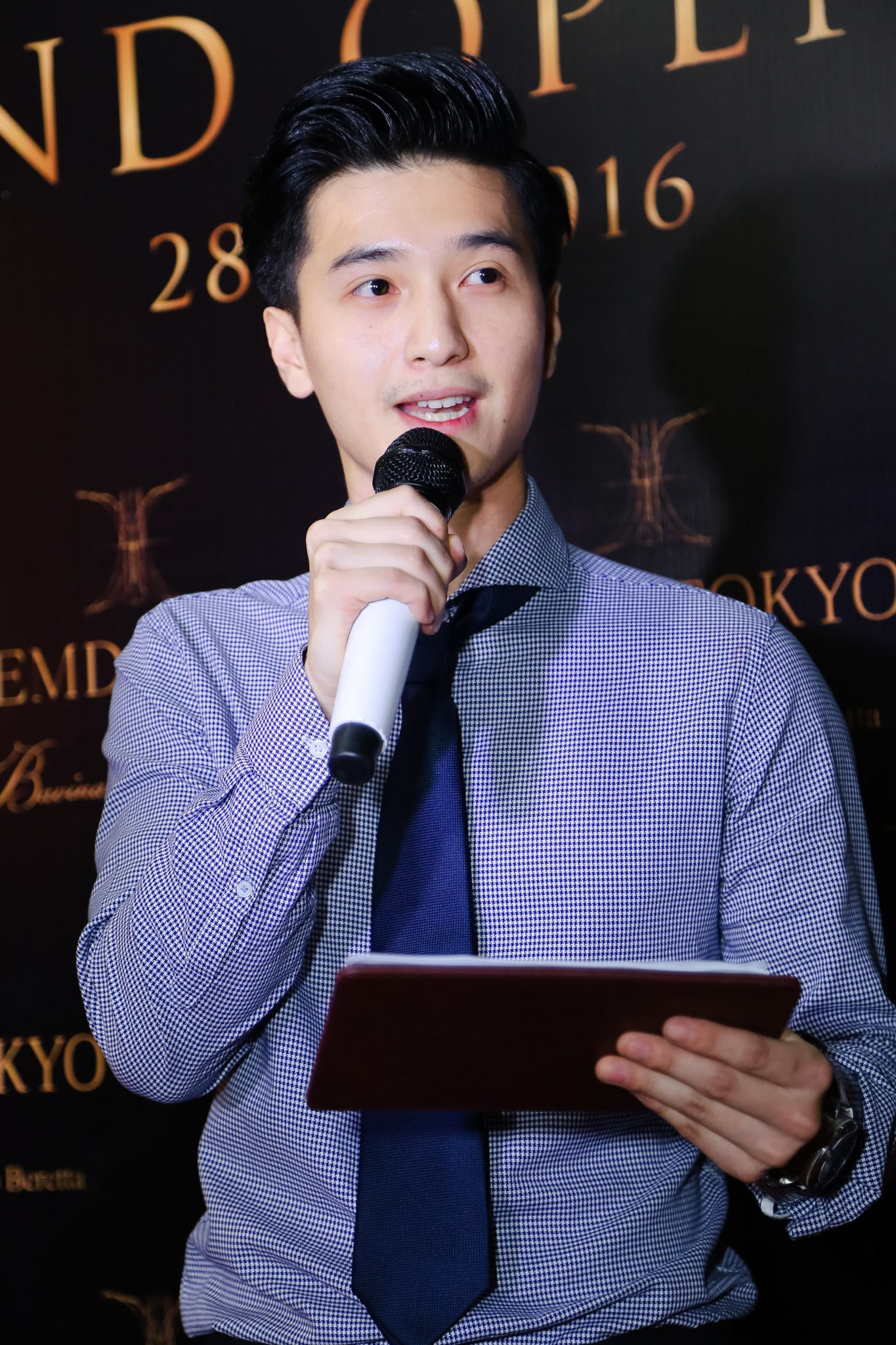 Binh Minh quan quyt ben Lan Phuong khi ba xa vang mat anh 6