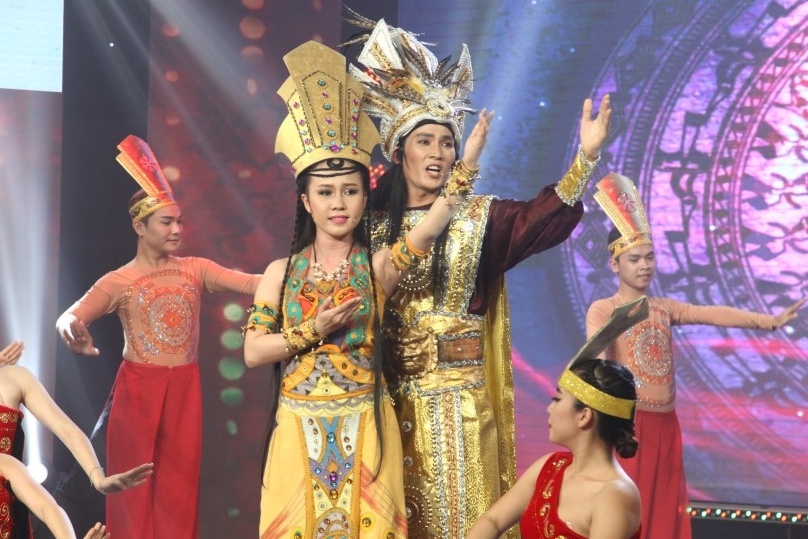 Con trai Kim Tu Long len san khau dien anh 6