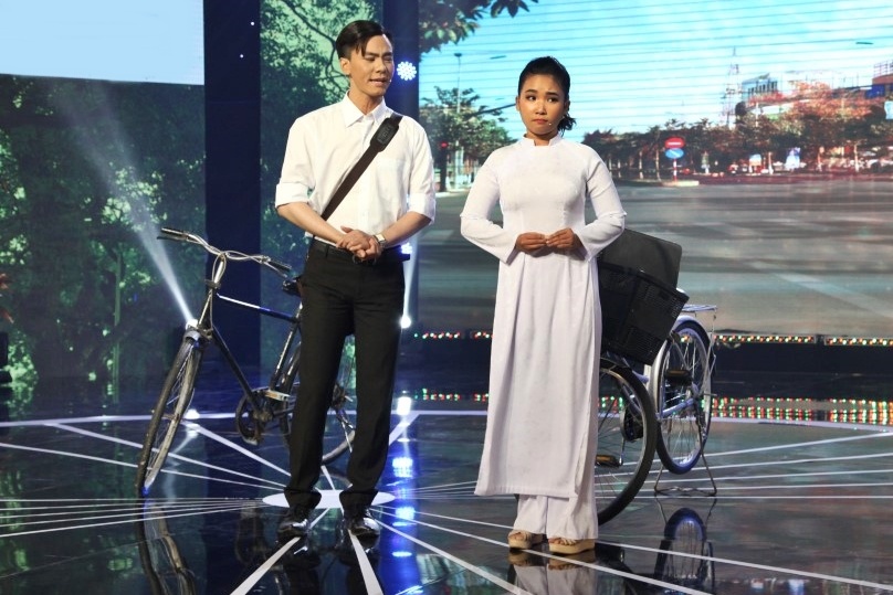 Con trai Kim Tu Long len san khau dien anh 8