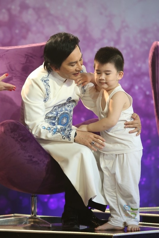 Con trai Kim Tu Long len san khau dien anh 3