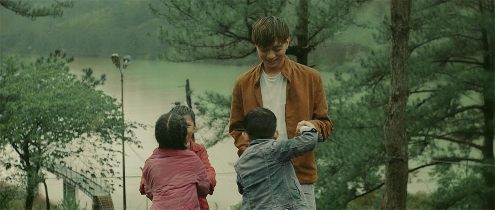 MV Di de tro ve cua Soobin Hoang Son anh 7