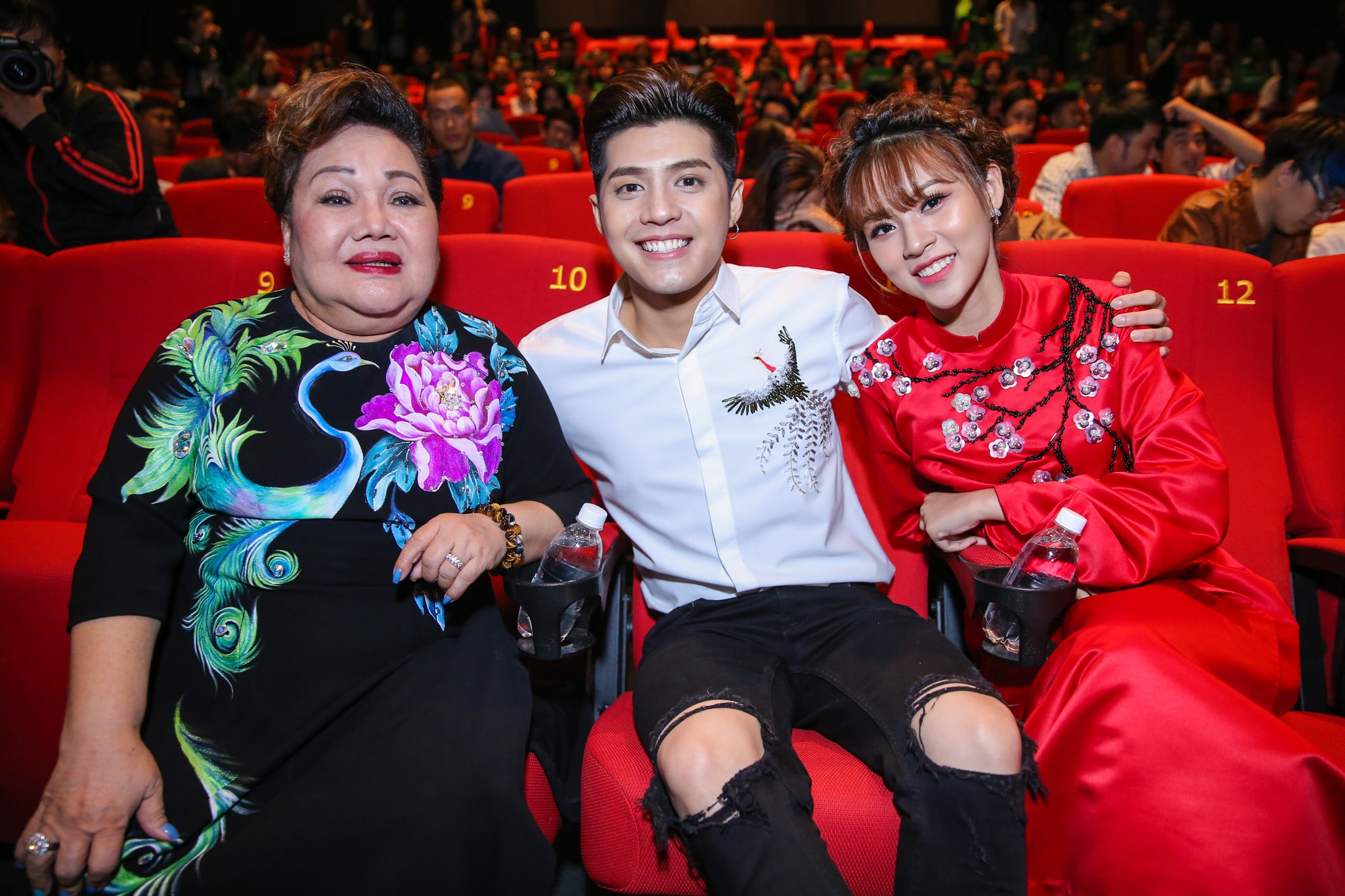 Noo Phước Thịnh ra mắt phim ngắn Momfie - Trời ơi mẹ tôi cũng selfie ảnh 3 Noo Phuoc Thinh ra mat phim ngan Momfie - Troi oi me toi cung selfie anh 3