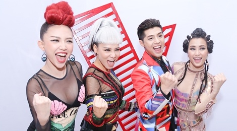 Dan huan luyen vien The Voice an mac khac la di quay hinh hinh anh