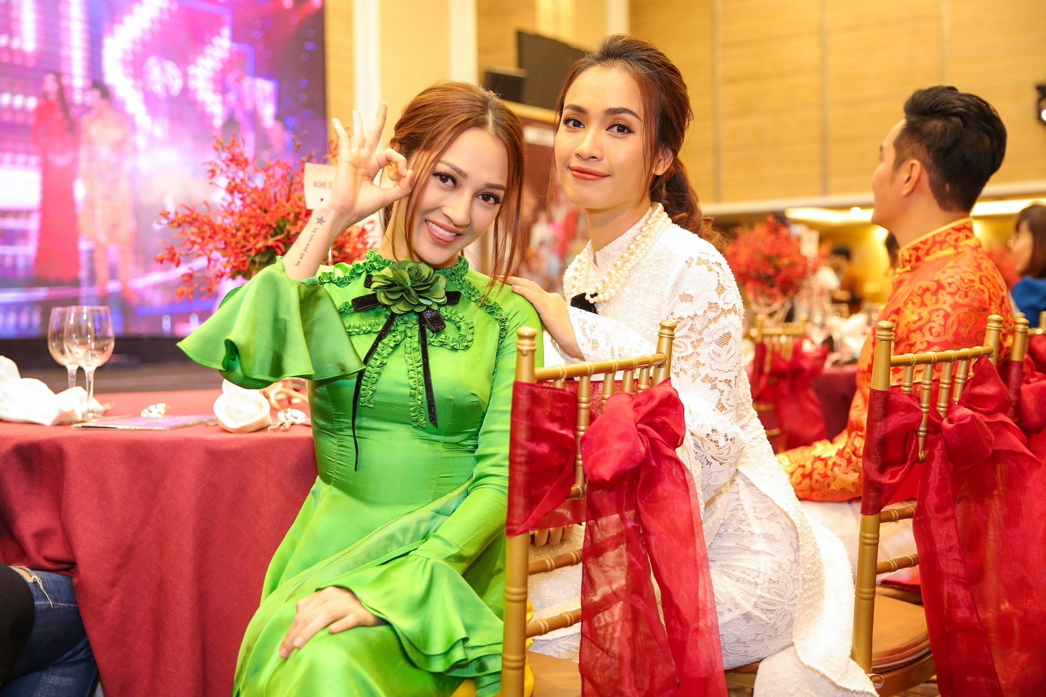 Dan sao Viet mac ao dai du hop bao ra mat DVD nhac Tet anh 5
