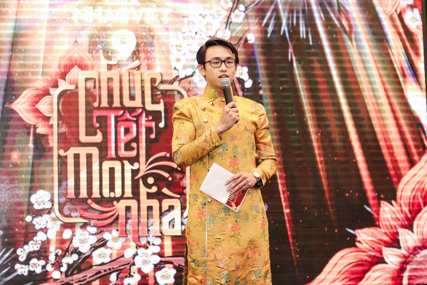 Dan sao Viet mac ao dai du hop bao ra mat DVD nhac Tet anh 14