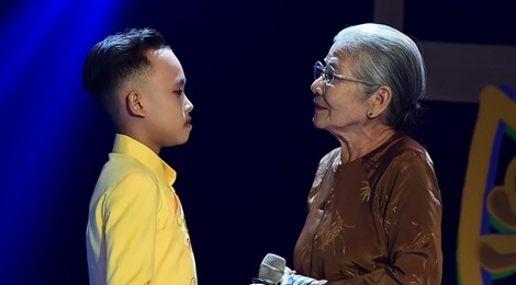 Ho Van Cuong tu tin khi mot minh di dien hinh anh