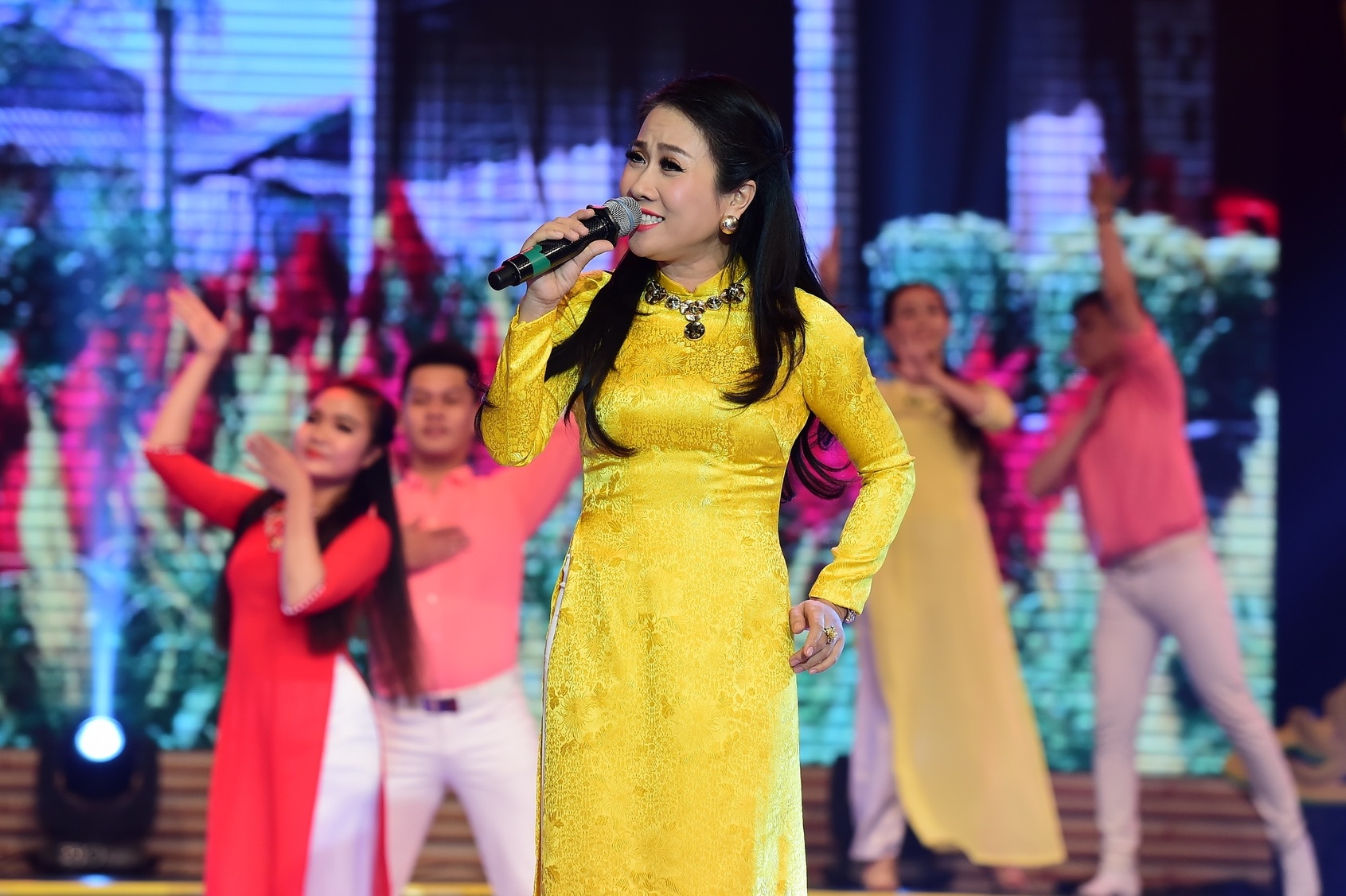 Ho Van Cuong hat Noi toi anh 7