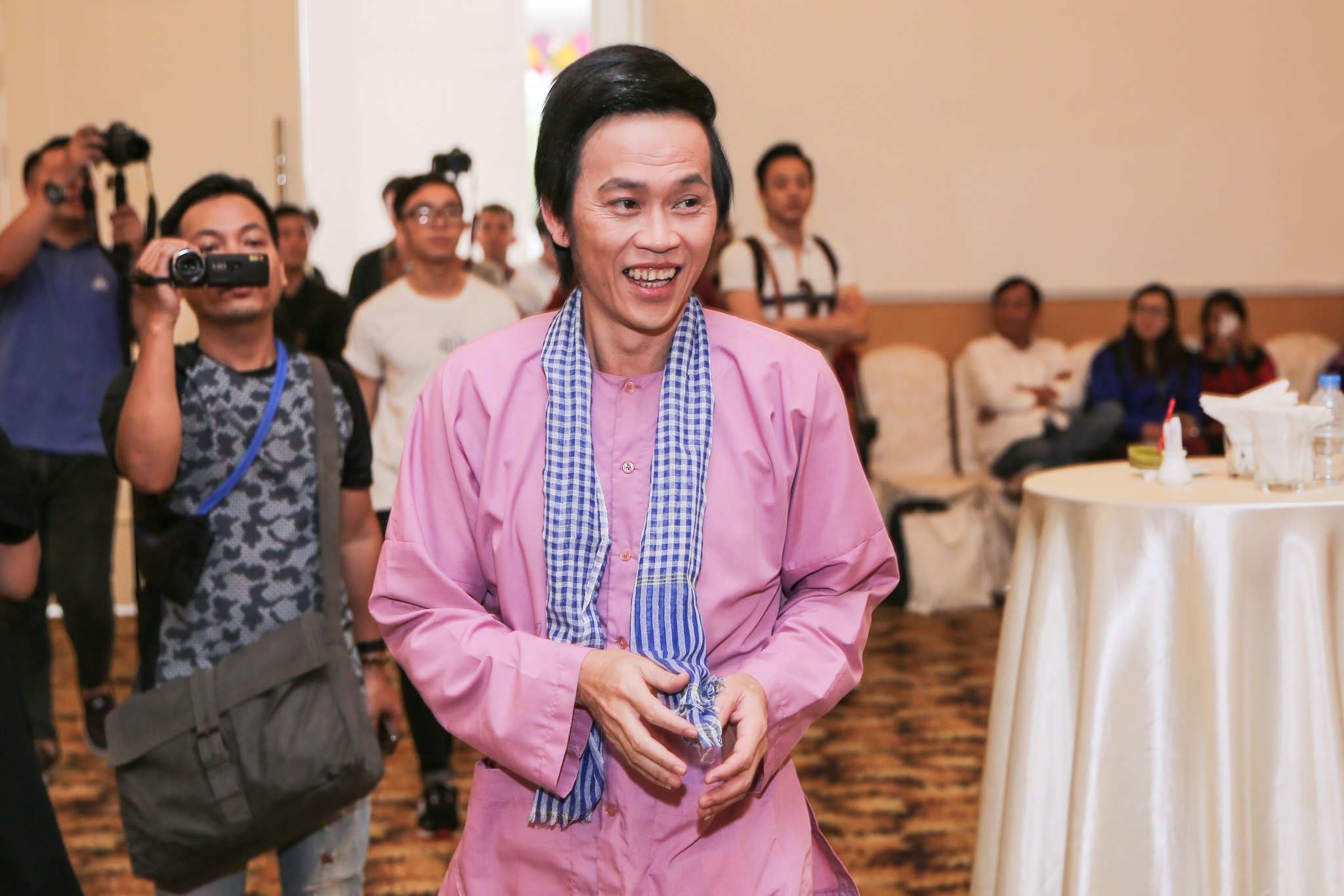 Hoài Linh xuất hiện khỏe mạnh sau khi nhập viện ảnh 4 Hoai Linh xuat hien khoe manh sau khi nhap vien anh 4