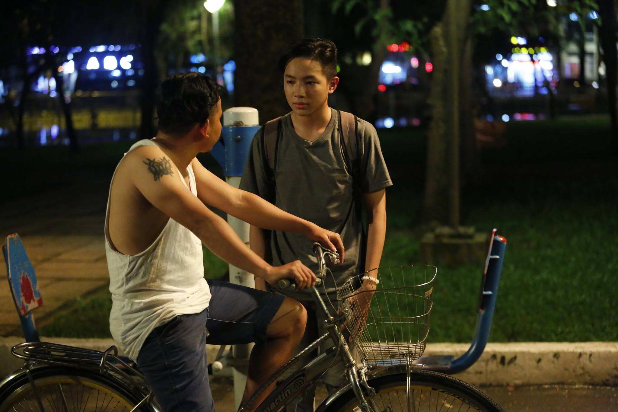 Hot boy noi loan phan 2 anh 3