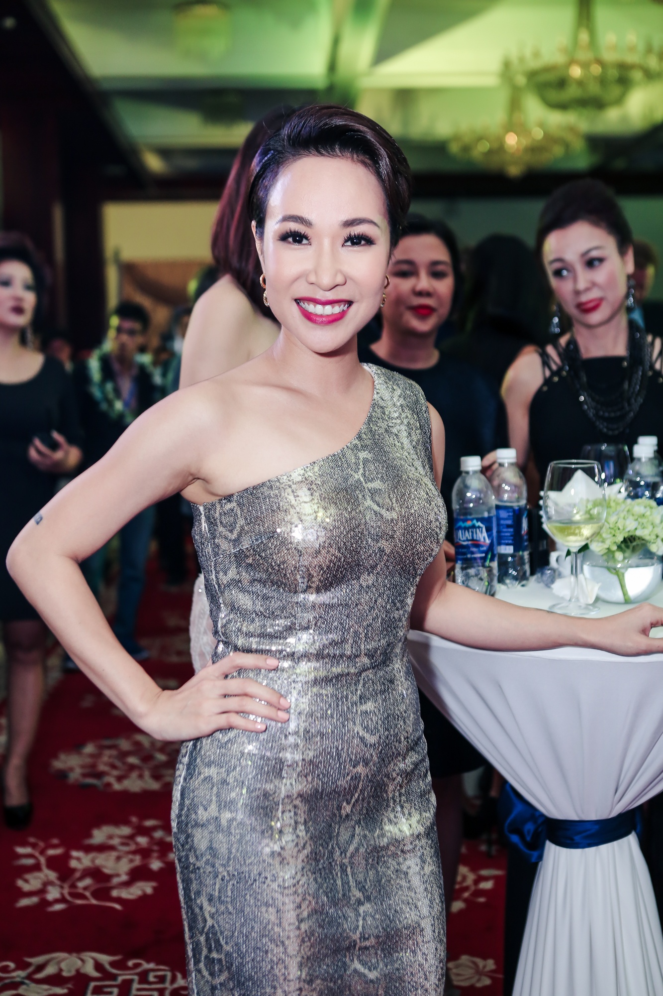 MC Nguyen Cao Ky Duyen di su kien anh 10