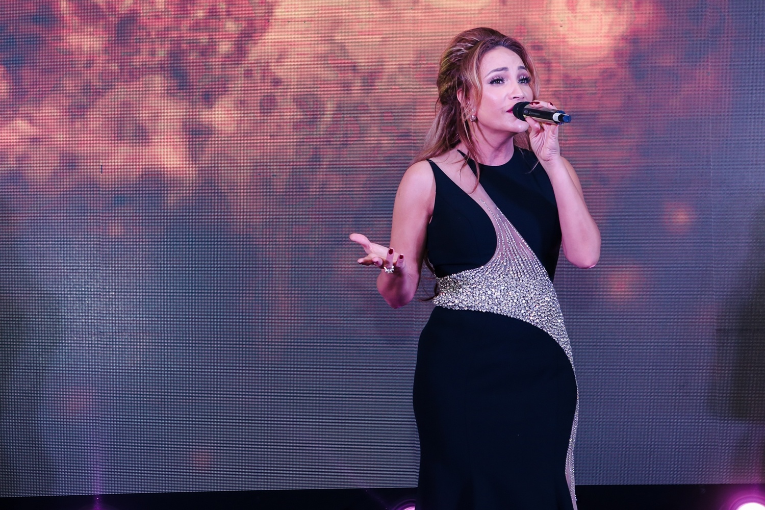 MC Nguyen Cao Ky Duyen di su kien anh 11