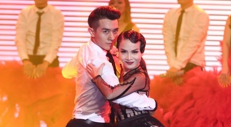 Yen Trang mao hiem voi cu nga tu do cao 2 m hinh anh