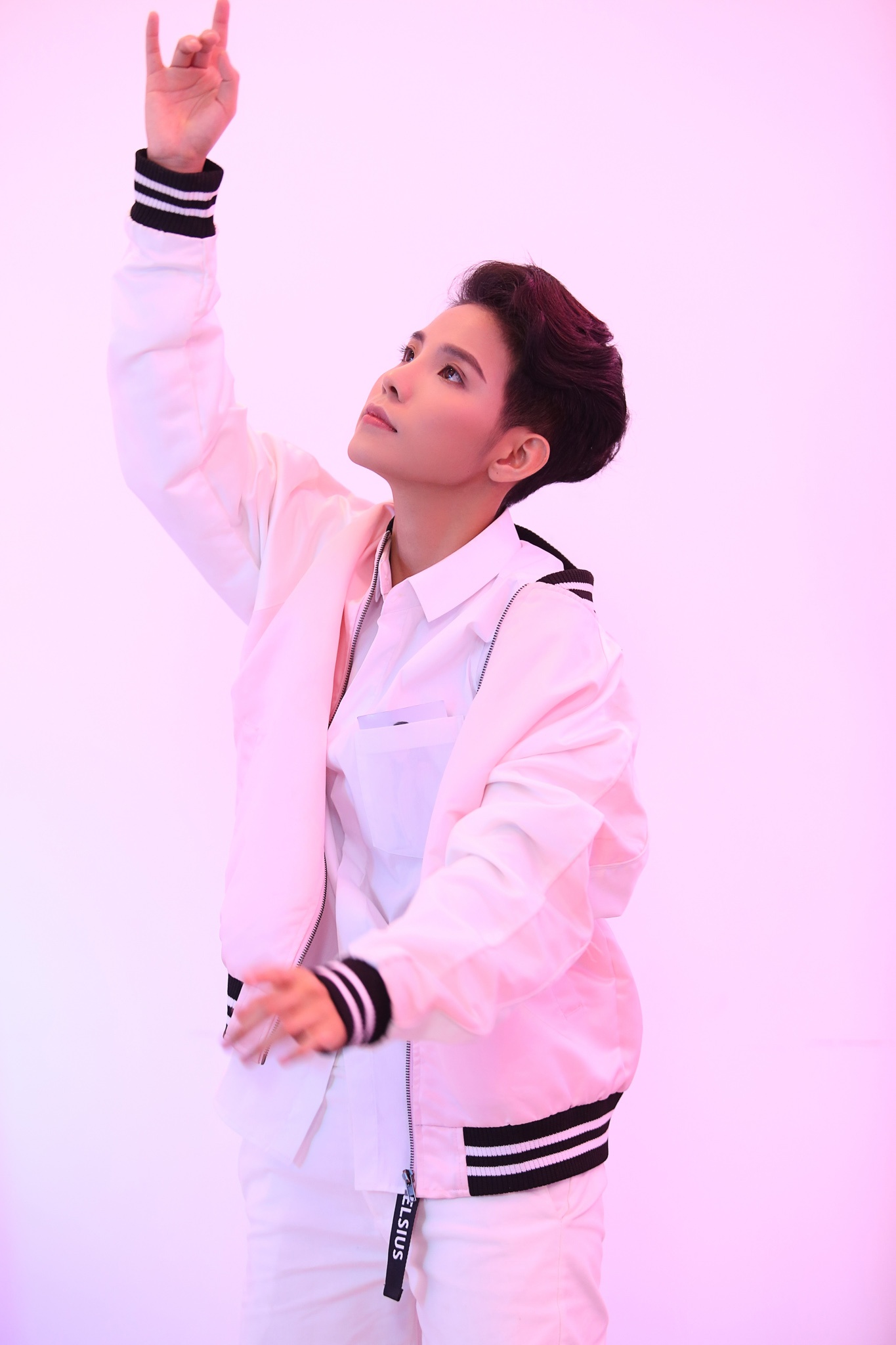 Vu Cat Tuong lan dau khoe vu dao popping cuc chat trong MV moi anh 1