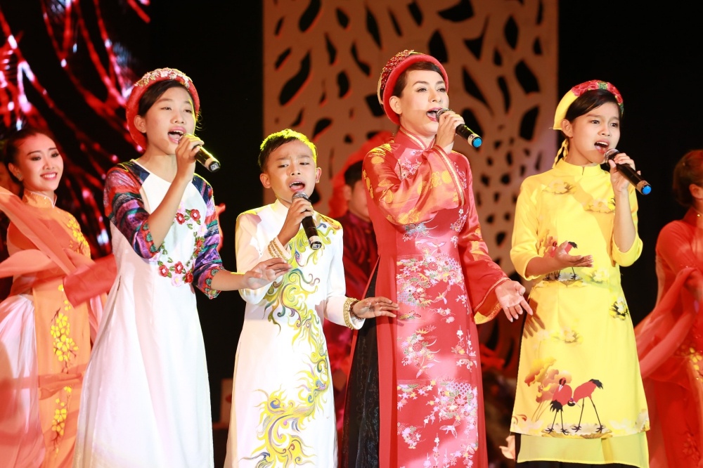 Hồ Ngọc Hà chân đất song ca cùng Đan Trường ảnh 4 Ho Ngoc Ha chan dat song ca cung Dan Truong anh 4