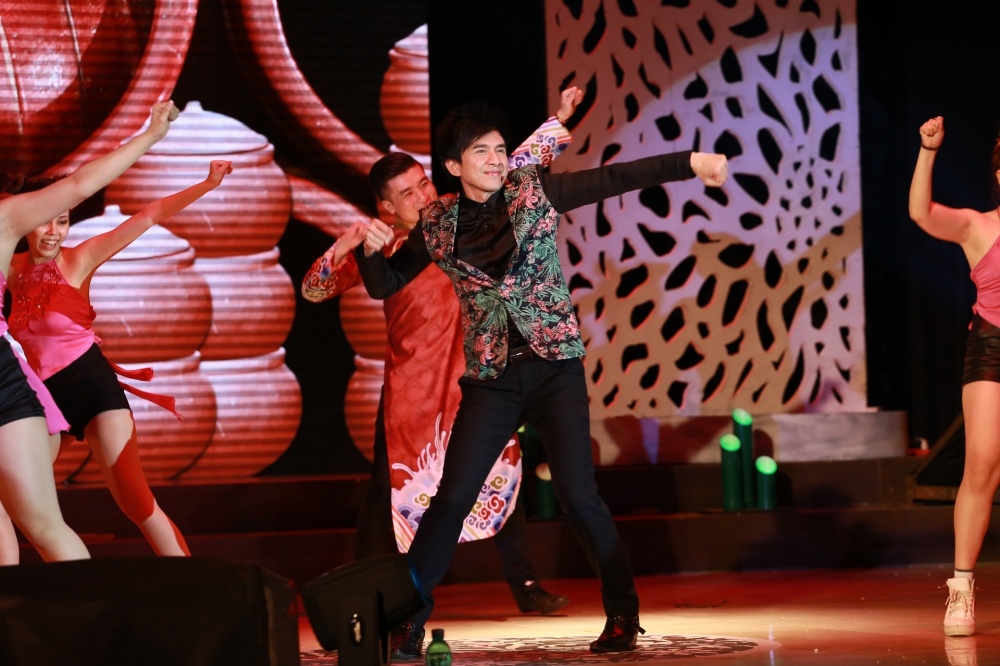 Hồ Ngọc Hà chân đất song ca cùng Đan Trường ảnh 9 Ho Ngoc Ha chan dat song ca cung Dan Truong anh 9