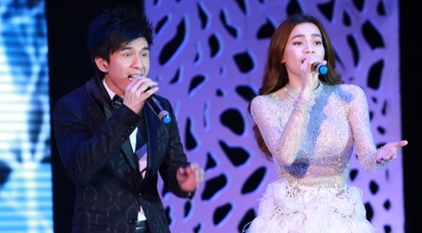 Ho Ngoc Ha coi bo giay song ca cung Dan Truong hinh anh