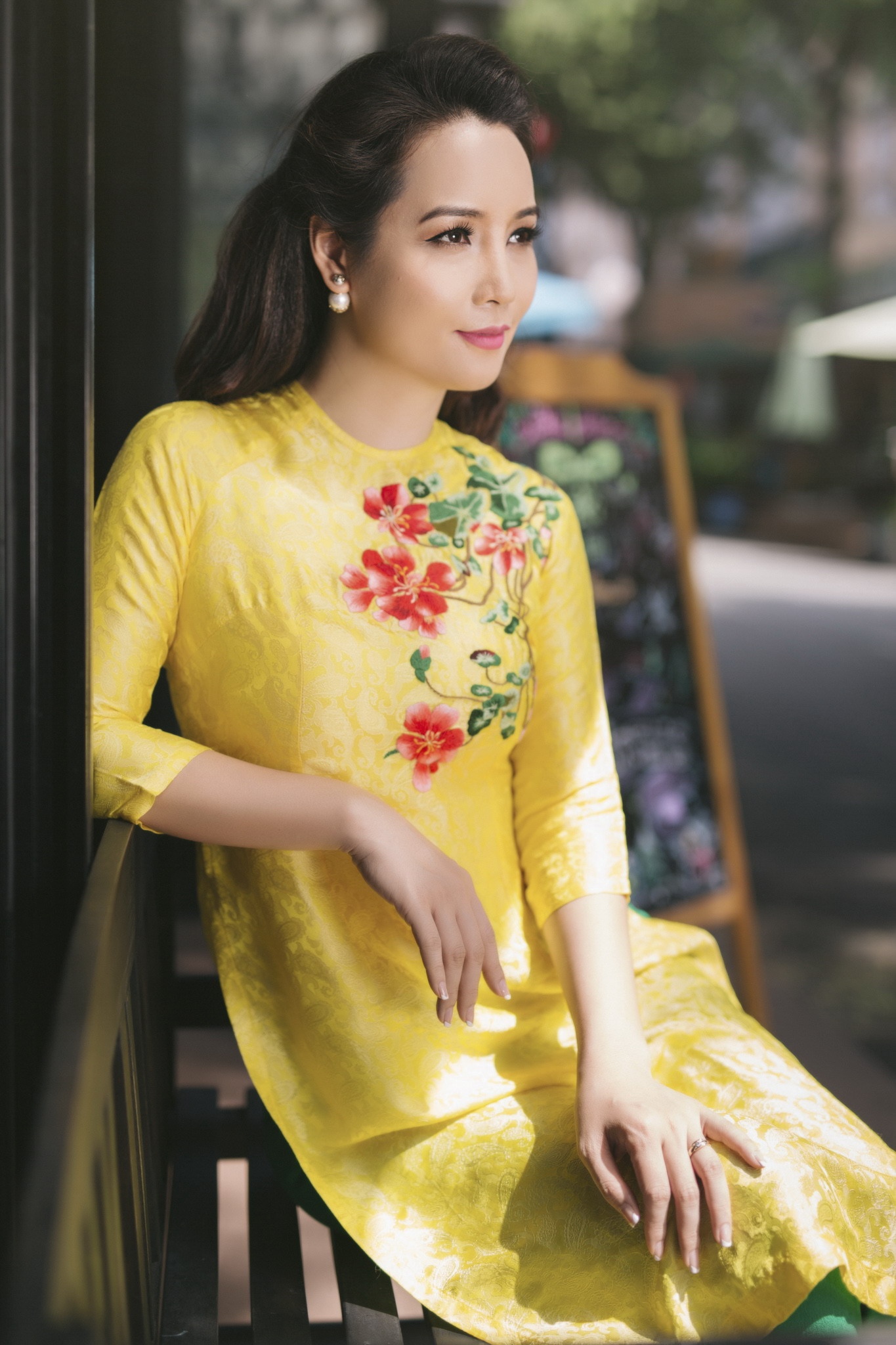 Mai Hồ diện áo dài xuống phố ảnh 4 Mai Ho dien ao dai xuong pho anh 4
