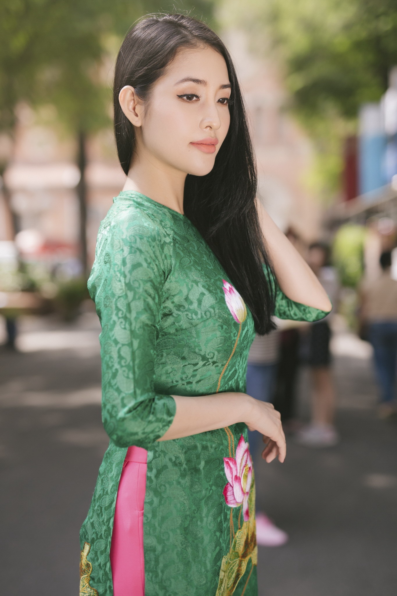 Mai Hồ diện áo dài xuống phố ảnh 3 Mai Ho dien ao dai xuong pho anh 3