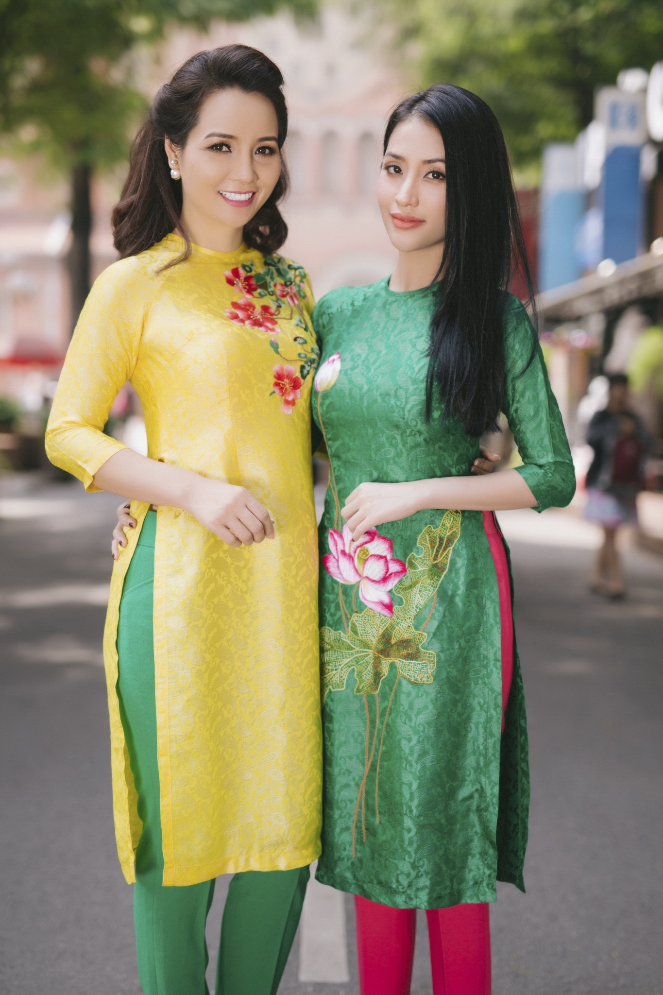 Mai Hồ diện áo dài xuống phố ảnh 2 Mai Ho dien ao dai xuong pho anh 2