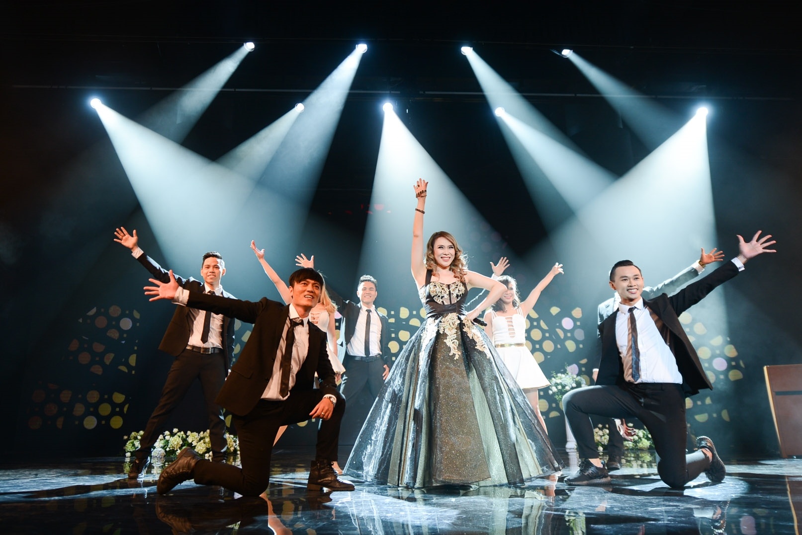 Man doi thoai xuc dong giua My Tam va chang trai khiem thi anh 8