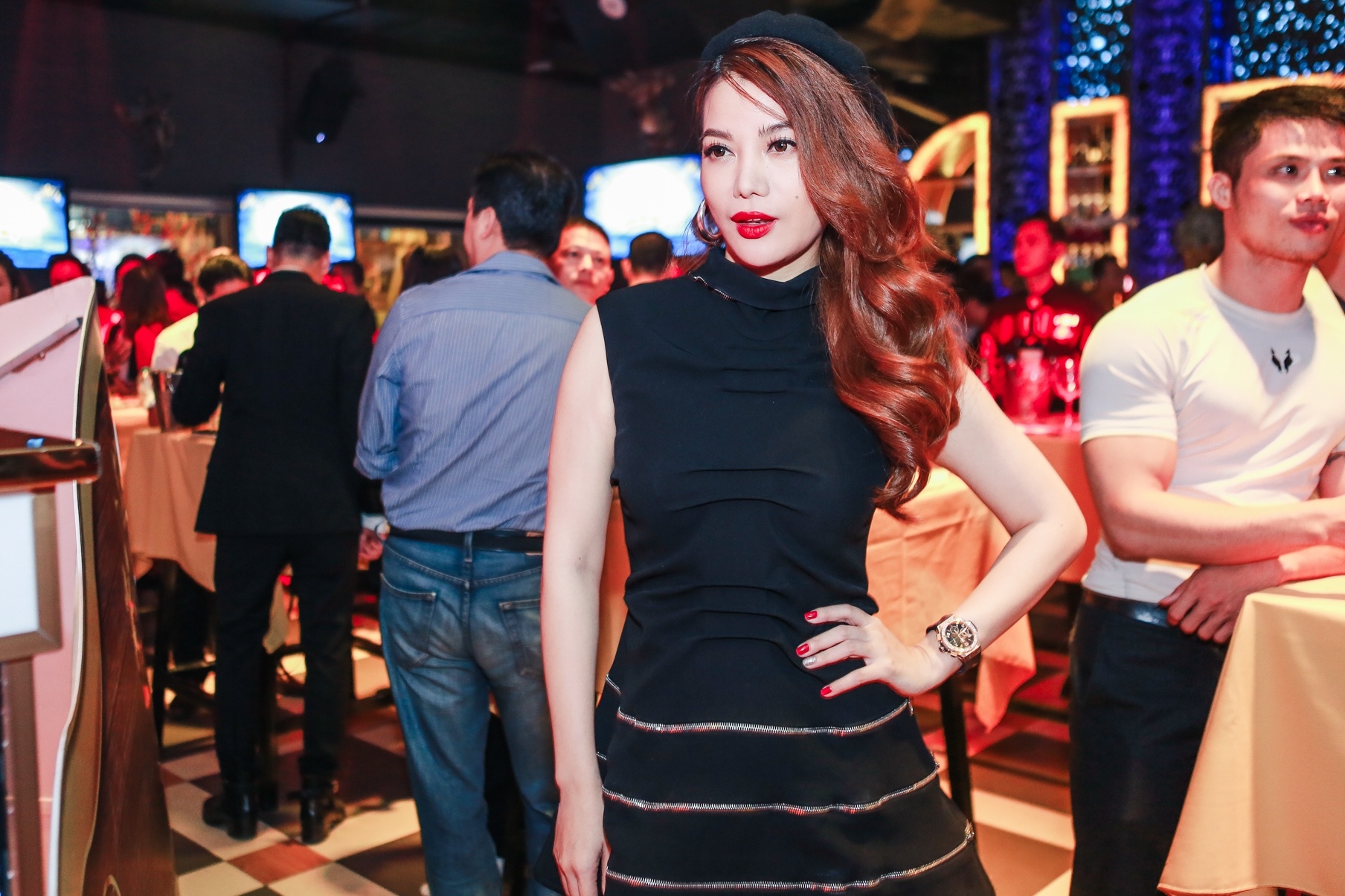 Dan sao tham gia su kien anh 2