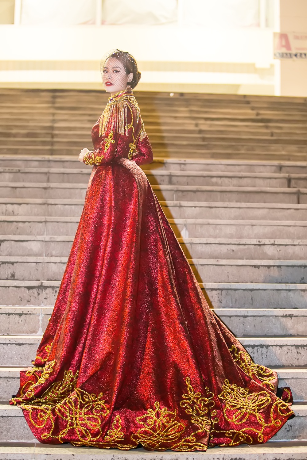 Hoàng Thùy Linh náo động sân vận động Mỹ Đình ảnh 1 Hoang Thuy Linh nao dong san van dong My Dinh anh 1