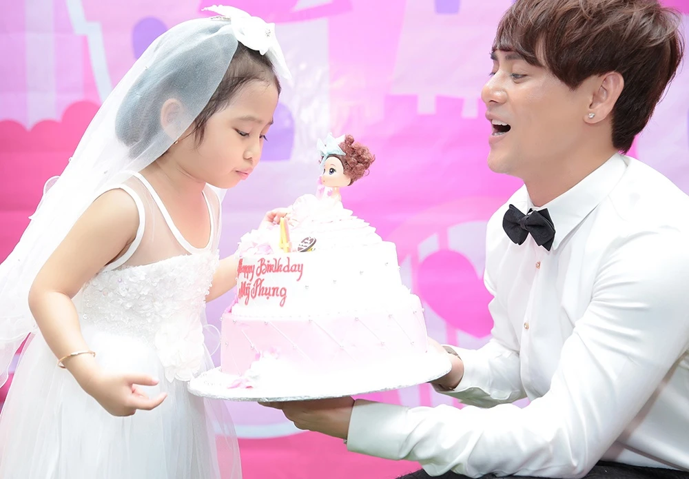 Ung Dai Ve to chuc sinh nhat cho con gai anh 2