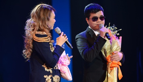 Cuoc tro chuyen xuc dong giua My Tam va chang trai khiem thi hinh anh