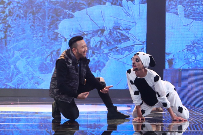 Tran Thanh cuong hon Dieu Nhi truoc dem giao thua anh 4